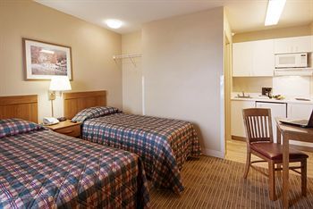 Motel Hometowne By Red Roof Kansas - Worlds Of Fun Kansas City