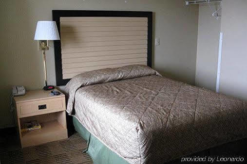 Motel Hometowne By Red Roof Kansas - Worlds Of Fun Kansas City